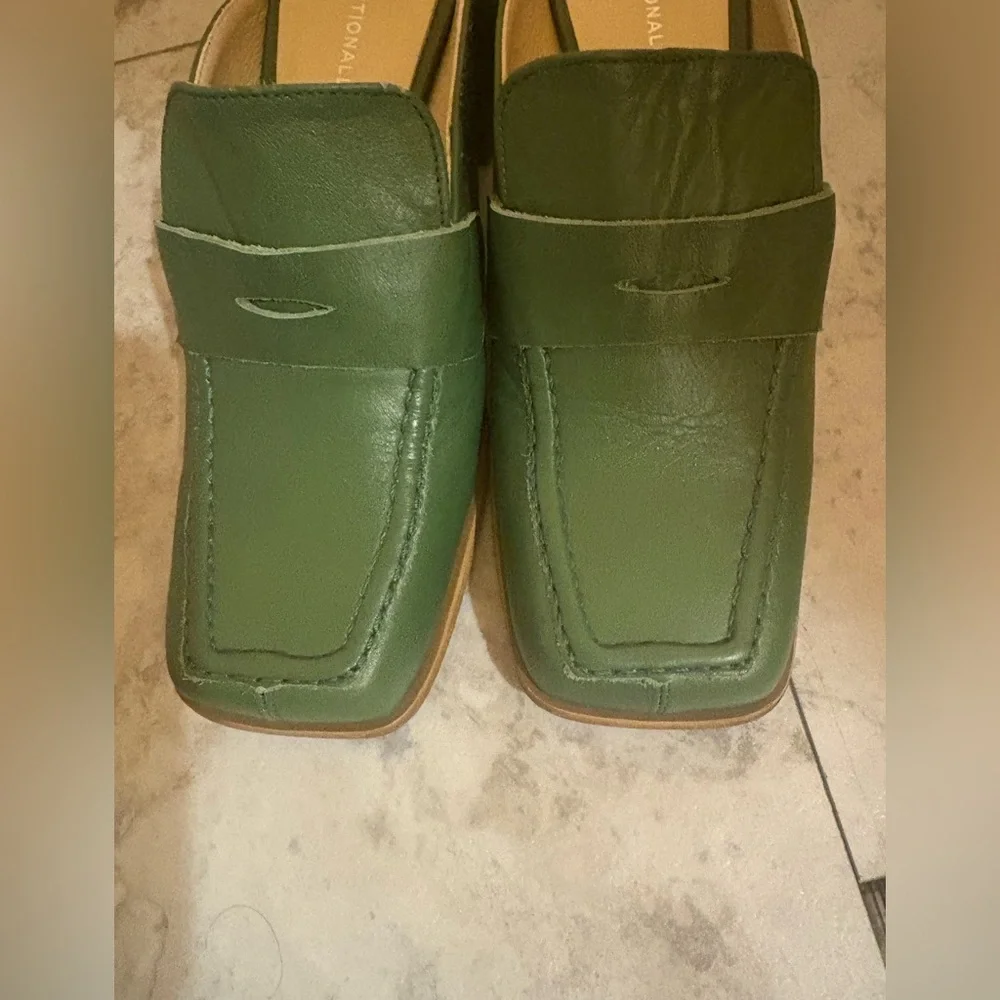 Intentionally Blank Prof Mules in Basil - Picture 5 of 13